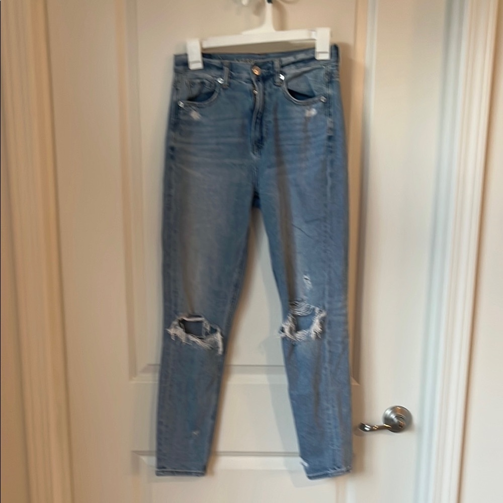 American Eagle Women's Light Blue Distressed Jeans